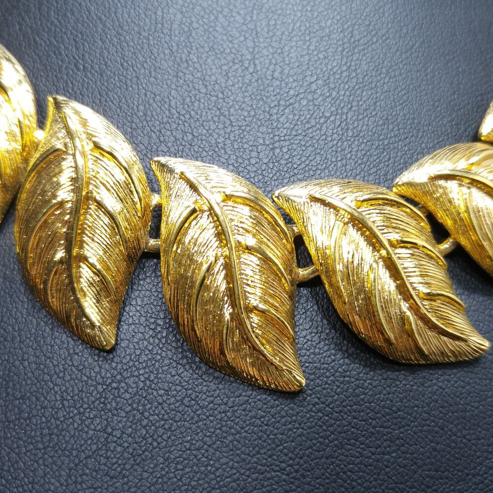 Vintage Napier Gold Leaf Necklace Earrings Set Signed Pat 4774743 - Picture 3 of 10
